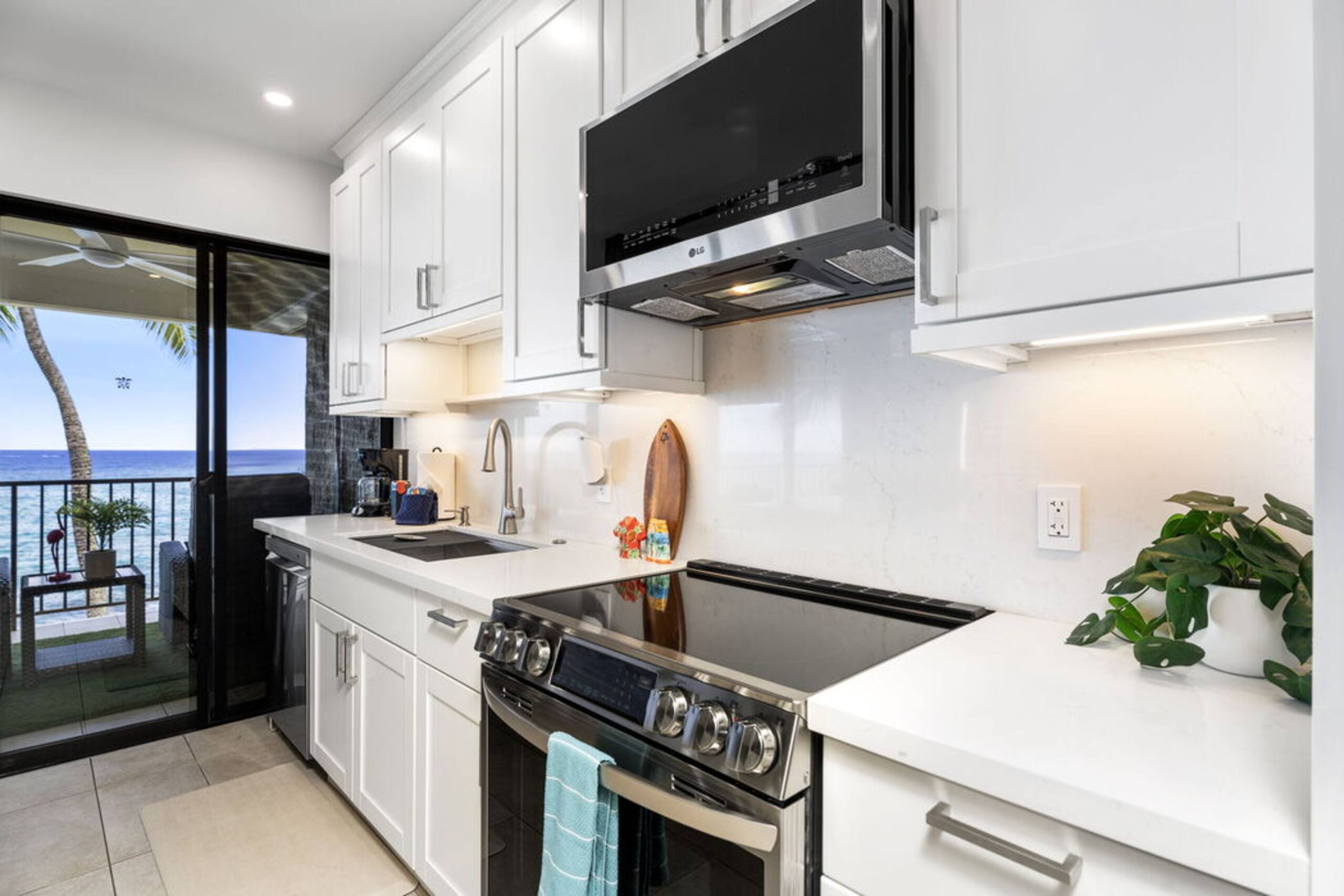 Condo in Kailua-Kona · ★4.6 · 2 bedrooms · 2 beds · 2 baths - Image 11