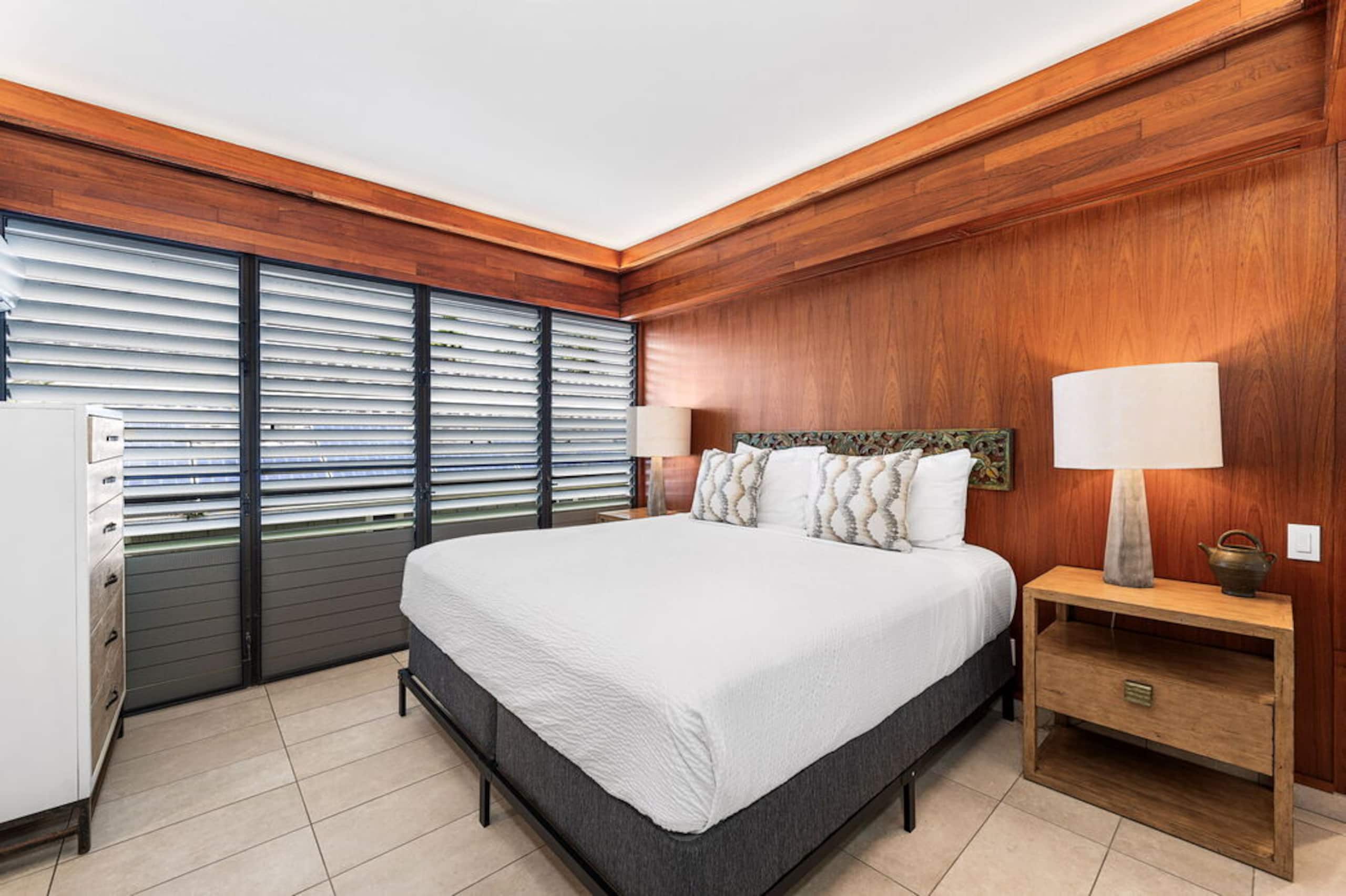 Condo in Kailua-Kona · ★4.6 · 2 bedrooms · 2 beds · 2 baths - Image 13