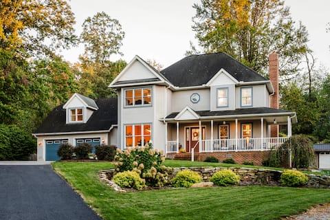 A 5-Star Haven Farmette with Animals & Pool Table