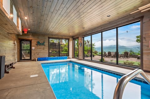 Luxury 13BR cabin, indoor pool, theater, arcade,