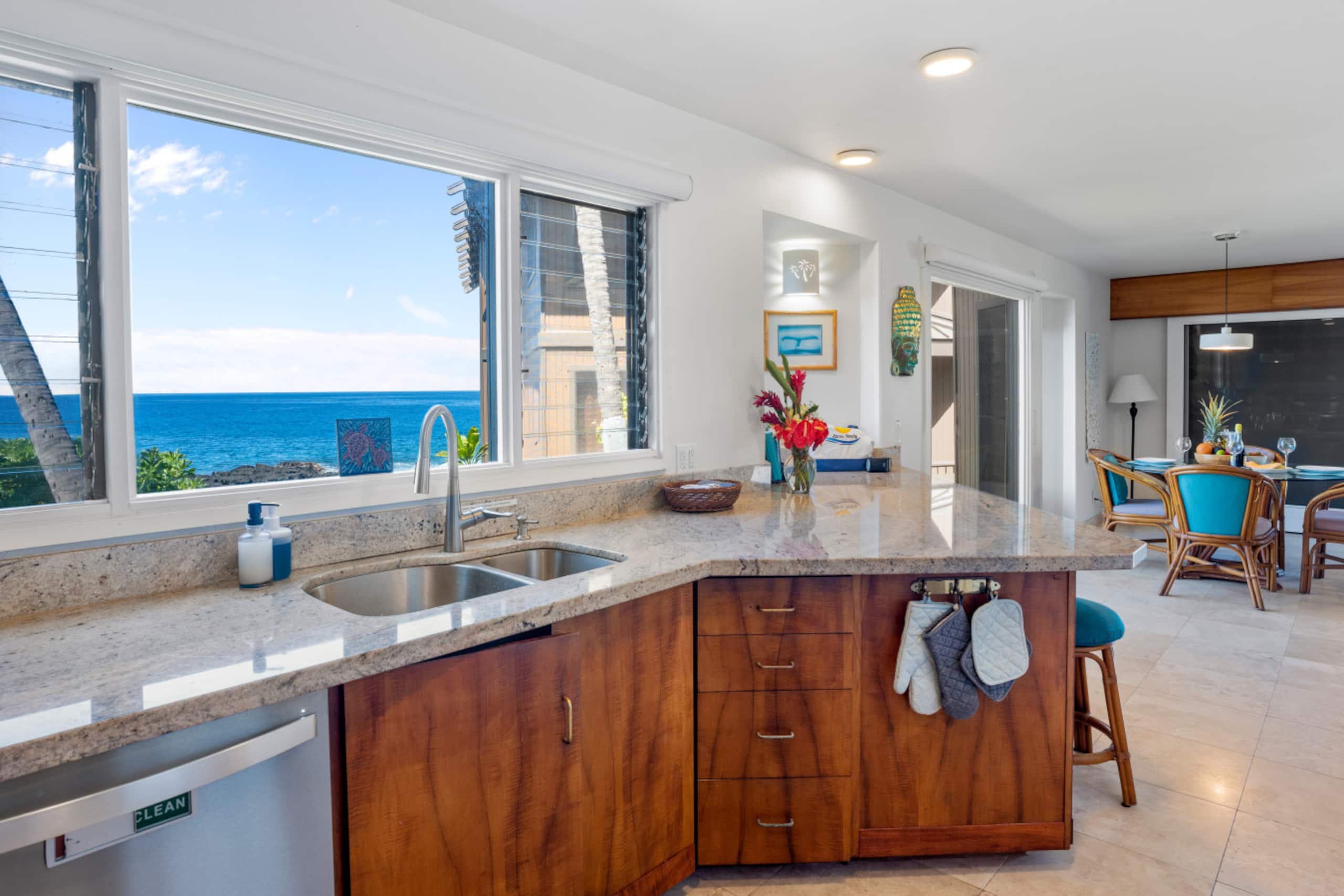 Home in Kailua-Kona · ★4.86 · 3 bedrooms · 3 beds · 3 baths - Image 16
