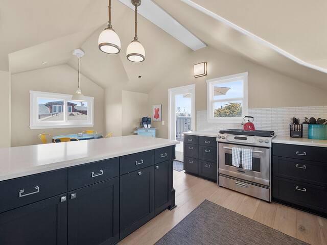 Beach Paradise | Ocean View, Roof Patio, Beach gallery image 4