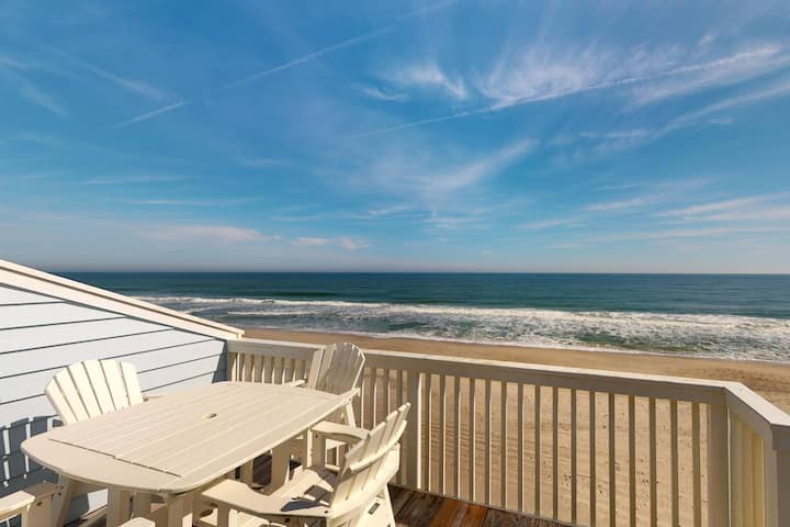 Top Floor Oceanfront W/ Stunning Views + 3 Pools - Kure Beach, NC