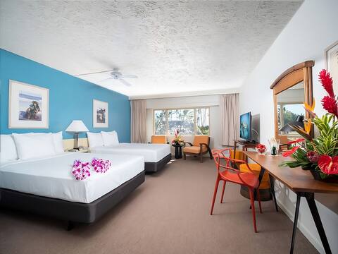 Blissful Seaside Hideaway! 3 Beautiful Units, Pool