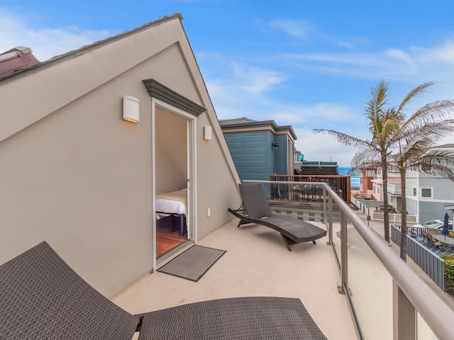 Ocean View Beach Haven! Pet Friendly & Steps2Beach gallery image 3