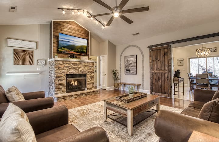 Saddleback Retreat By Beyond Expectations - Sevierville, TN