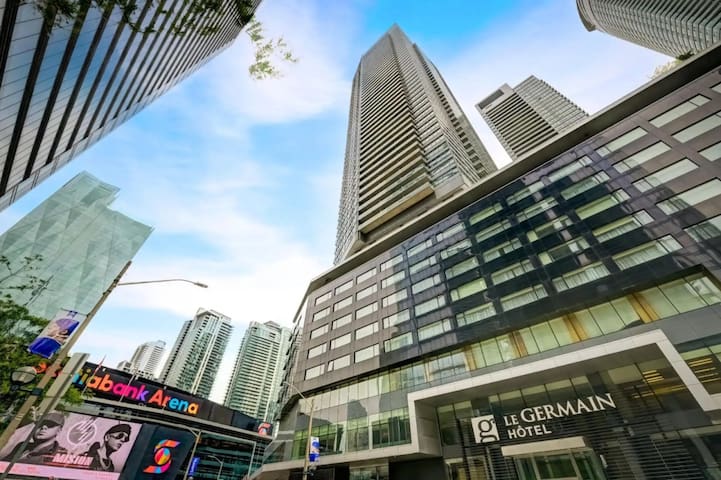 Pristine Modern 2BR Condo Private BBQ and Balcony gallery image 2