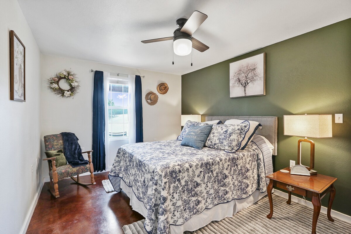 Спална соба 2 со брачен кревет (широк 150 - 179 см)