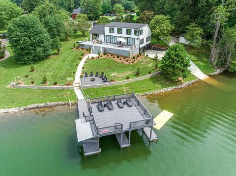 Deluxe 5BR Lakefront Home -  2 Docks & Boat Ramp