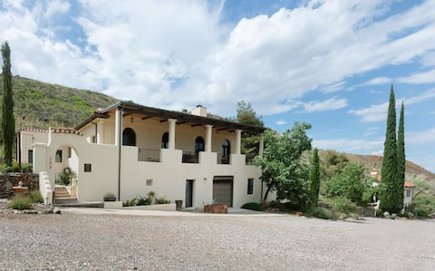 Historic Geologist's House Sleeps 8 Red Rock Views