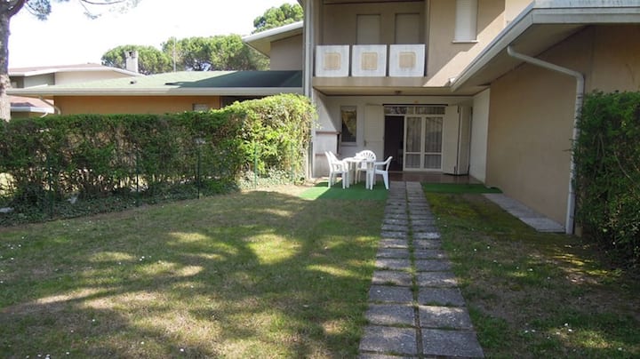 Maison De Vacances Avec Piscine Jardin Et Cheminée - Bibione