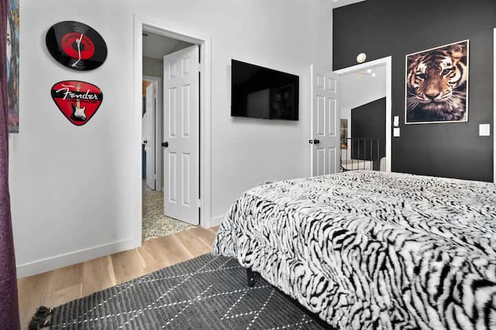 深夜のNetflixのためのテレビがこの部屋にあります