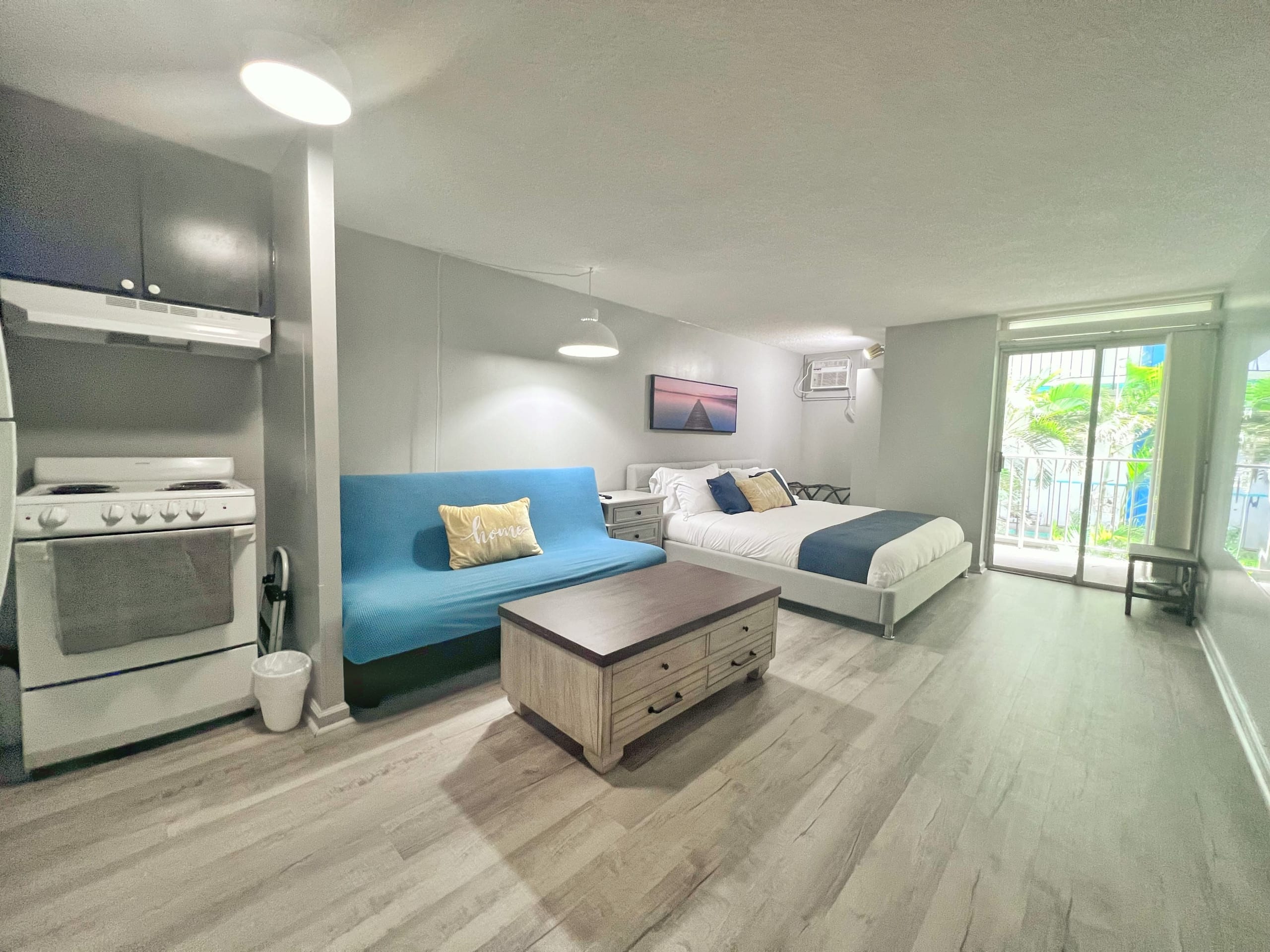 Condo in Honolulu · ★4.62 · Studio · 1 bath - Image 14