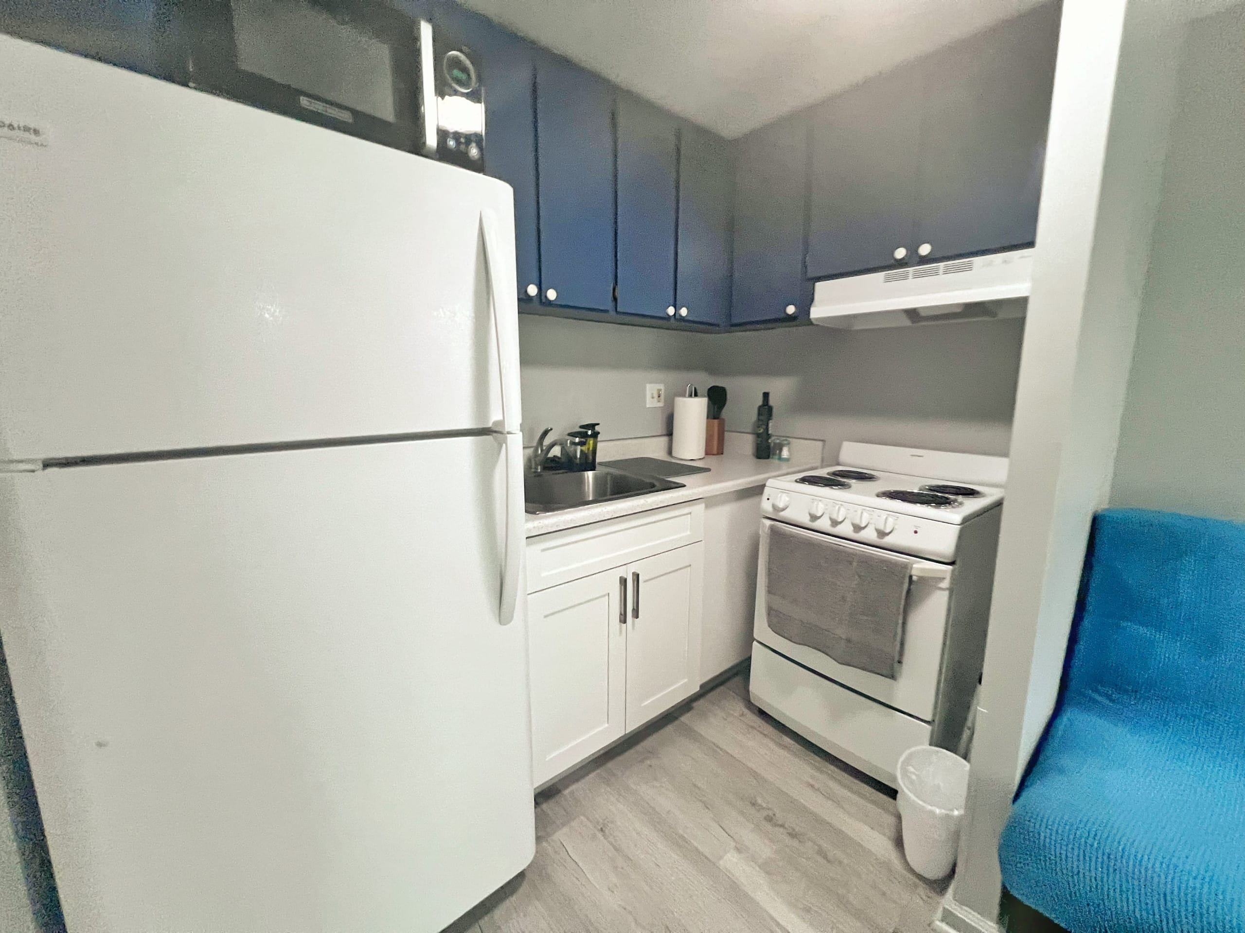 Condo in Honolulu · ★4.62 · Studio · 1 bath - Image 18