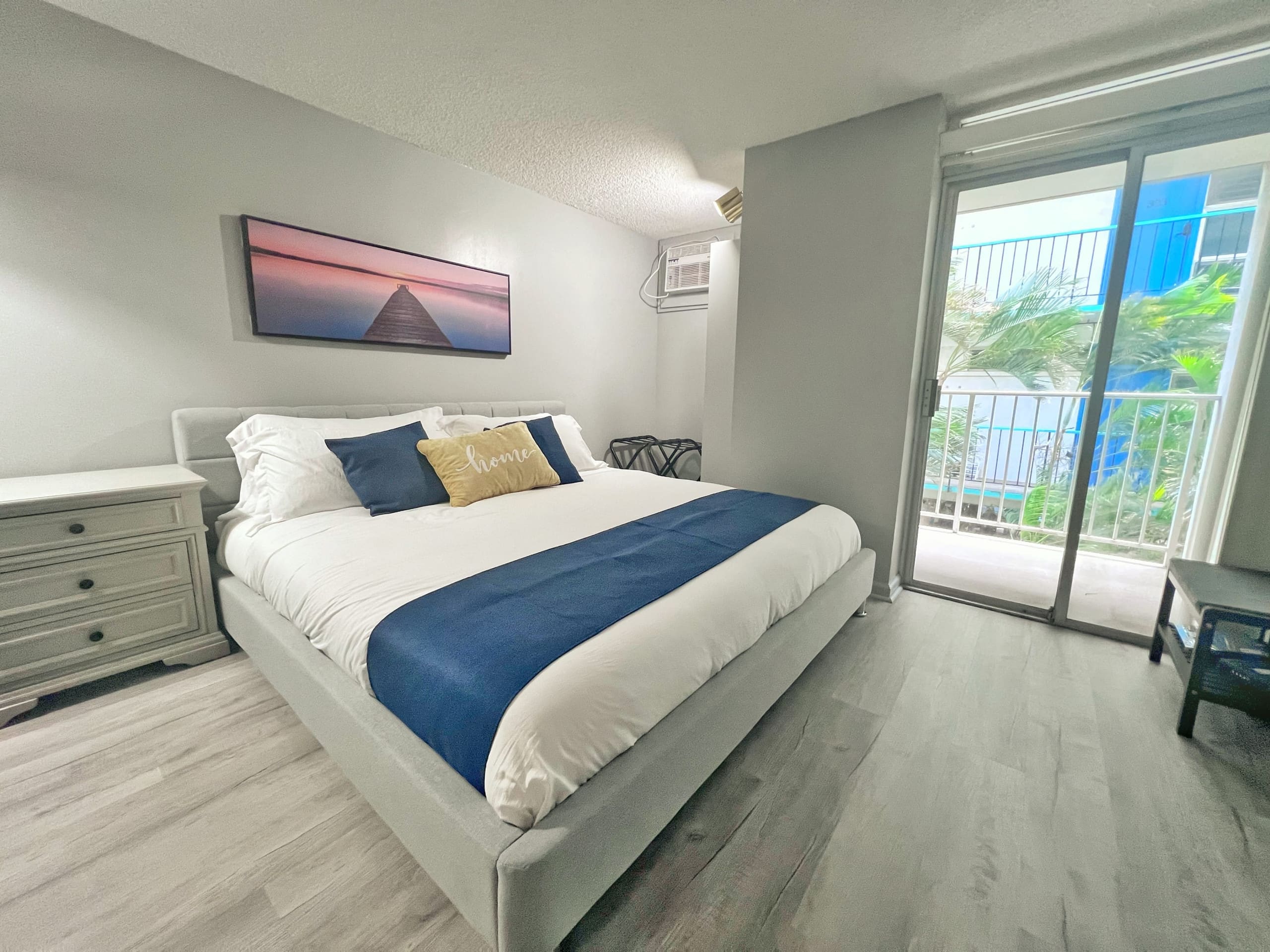 Condo in Honolulu · ★4.62 · Studio · 1 bath - Image 13