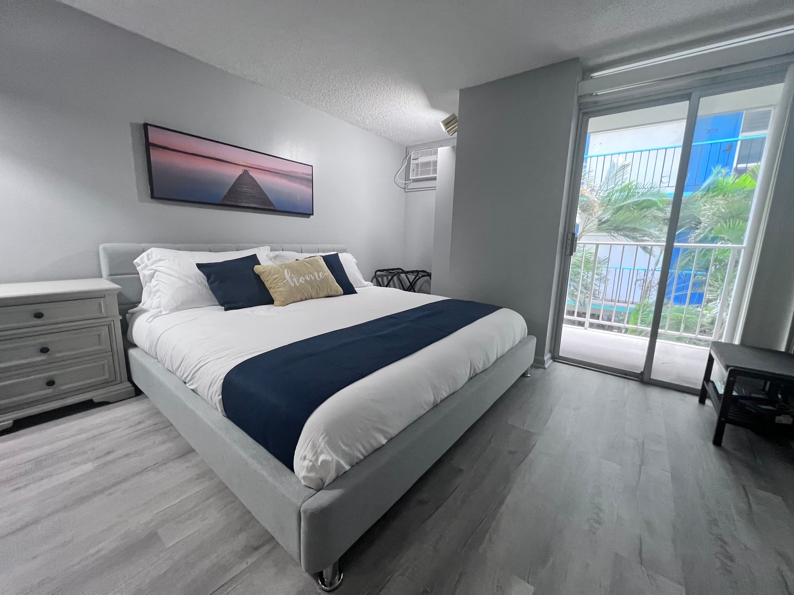Condo in Honolulu · ★4.62 · Studio · 1 bath - Image 11