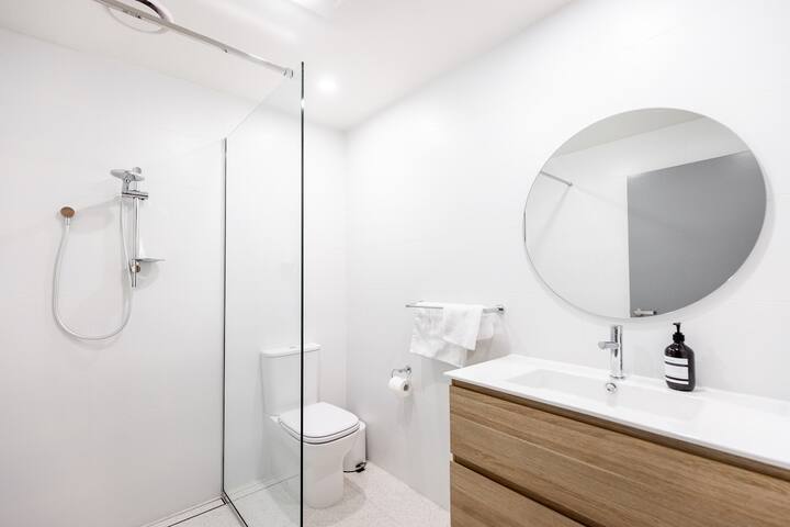 Little Island Apartments #13 gallery image 4