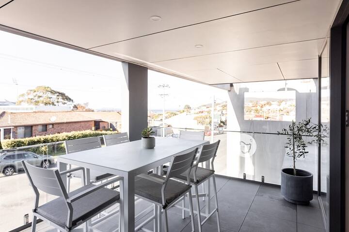 Little Island Apartments #14 gallery image 2