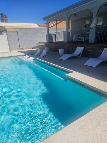 Cozy Desert Retreat • Luxe Comfort • Pool/Hot Tub gallery image 4