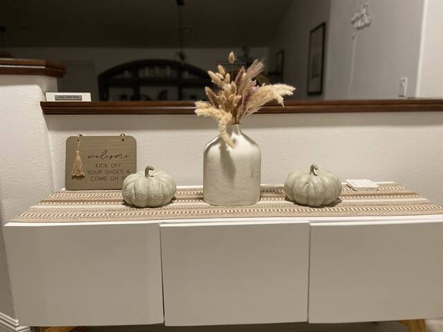 Cozy Desert Retreat • Luxe Comfort • Pool/Hot Tub gallery image 5