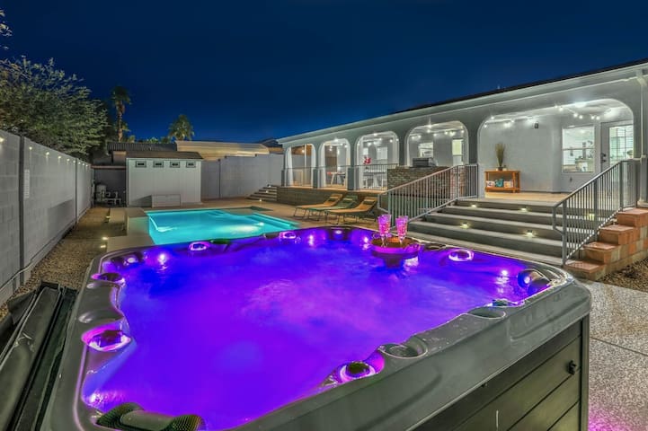 Cozy Desert Retreat • Luxe Comfort • Pool/Hot Tub gallery image 2