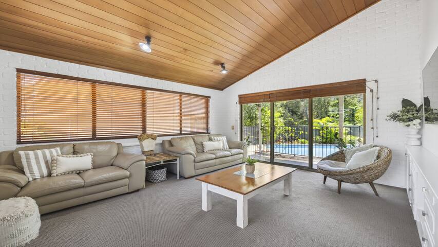 Diggers Beach Surf House – Pool, Pets, Sleeps 10 gallery image 5