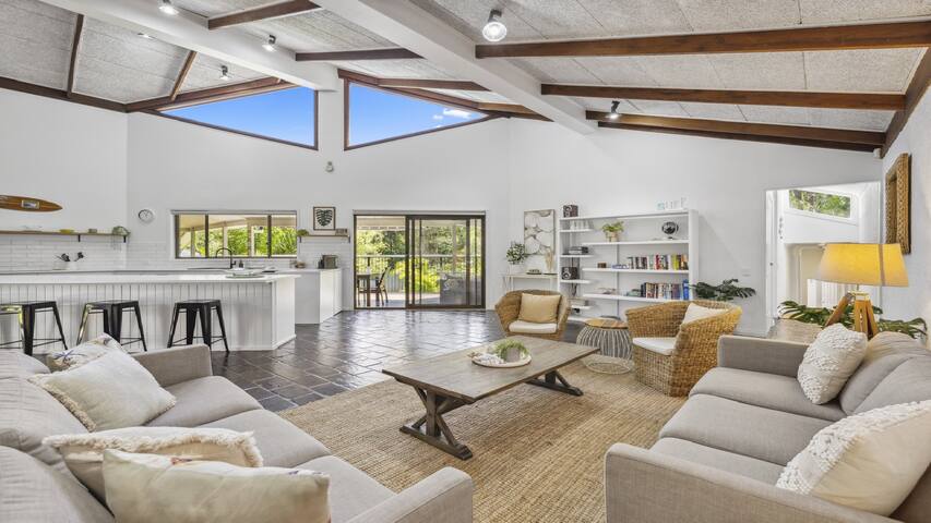 Diggers Beach Surf House – Pool, Pets, Sleeps 10 gallery image 2