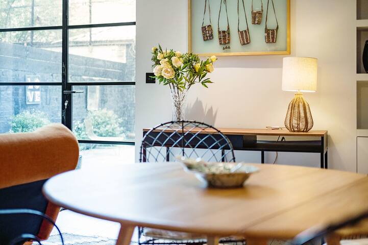 Notting Hill 2 Bed with Sauna – by Out of Office L gallery image 2