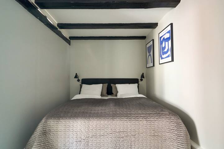 Unique 2-Bedroom Apt w/Loft and Exposed Beams gallery image 2