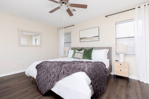 AtHome+1 Stay | 3BR Pet Friendly | Perry Fair