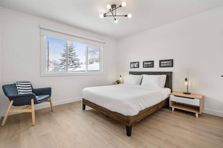  כל המצעים נשטפים באופן מקצועי מחוץ לאתר במכונות מסחריות באמצעות חום גבוה וחומרי ניקוי ללא ריח, ולאחר מכן מקופלים ומסופקים לכל הזמנה, תוך הקפדה על תברואה נאותה ועל סטנדרט ניקיון גבוה באופן עקבי.