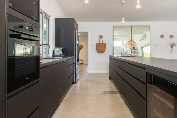 The Black Beach House gallery image 3