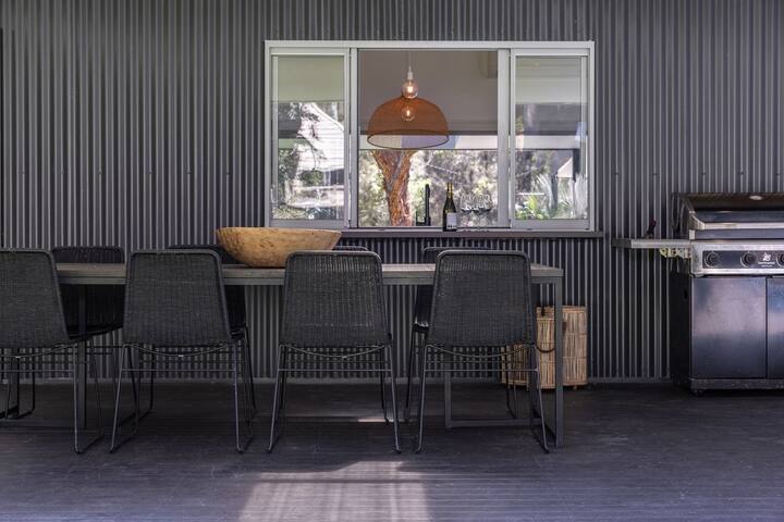 The Black Beach House gallery image 2