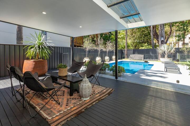 The Black Beach House gallery image 5