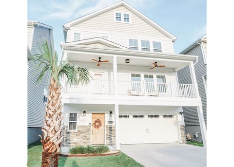 EastBay Getaway 4 BR Pet Friendly Steps to Beach