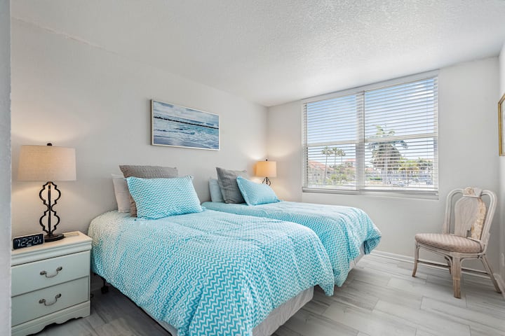 ห้องนอนผู้เข้าพักพร้อมเตียงคู่ 2 หลัง