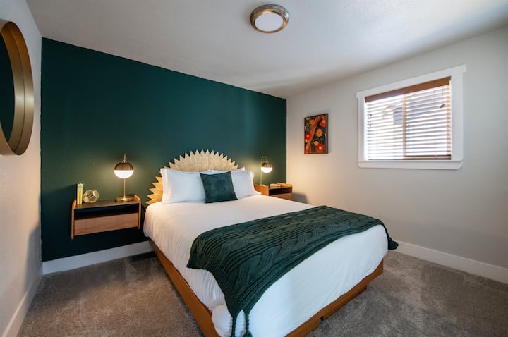 ที่นอนควีนเนคทาร์อัลตร้าสบายและผ้าปูที่นอนหรูหรา