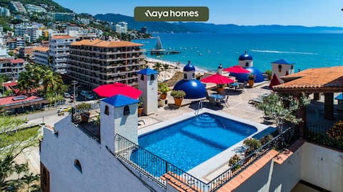 Oceanfront 1BR with Pool & Balcony