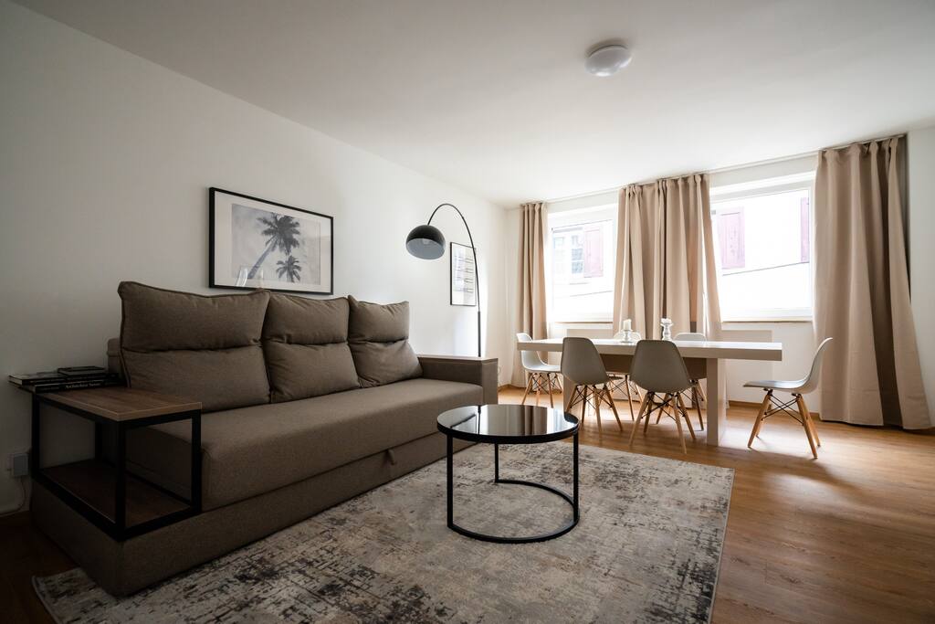 Successful Airbnb property: Spacious Old Town Apartment 2 rooms/baths in Altstadt