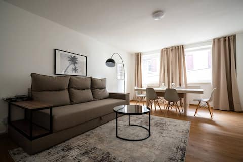 Erfolgreiche Airbnb-Immobilie: Spacious Old Town Apartment 2 rooms/baths in Altstadt