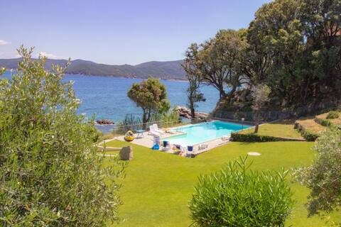 Le Sprizze C by the sea with pool and gardens