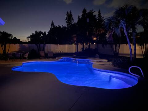 Kiss the Wave - Spacious 4BR/3BA, w/pool/hot tub