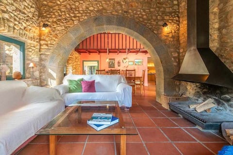 Great stone house in Alt Emporda
