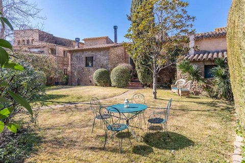 Great stone house in Alt Emporda