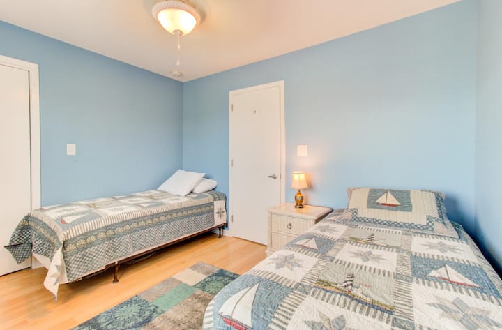 Спална соба за трчање со делфини