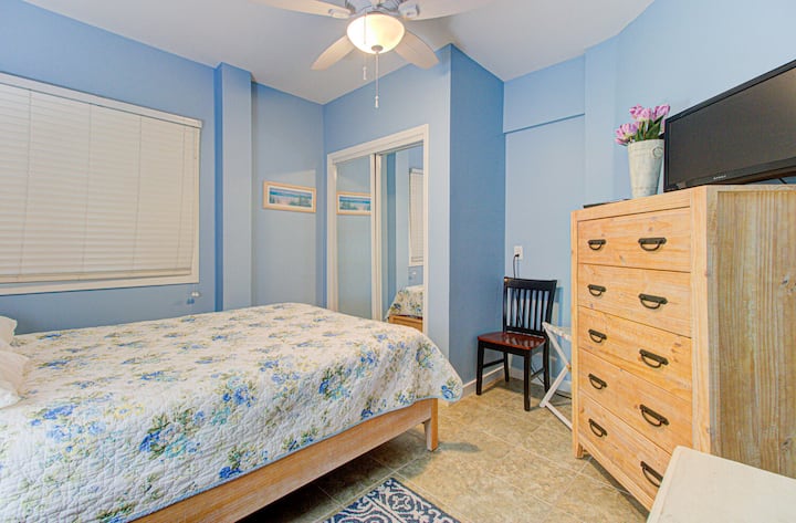 Спална соба за трчање со делфини