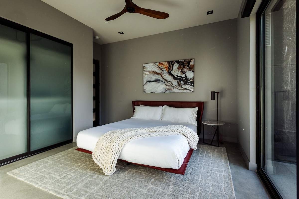 سرير كبير مع فناء خاص