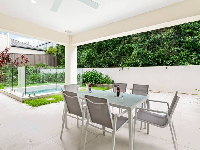 Luxury Hilltop Brand-New 5BD Holiday Home gallery image 4