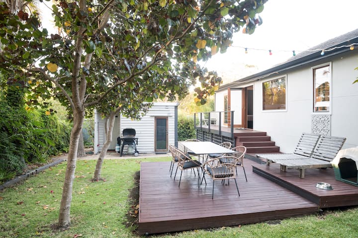 Higgins Hideaway—Central Cottage with Garden Oasis