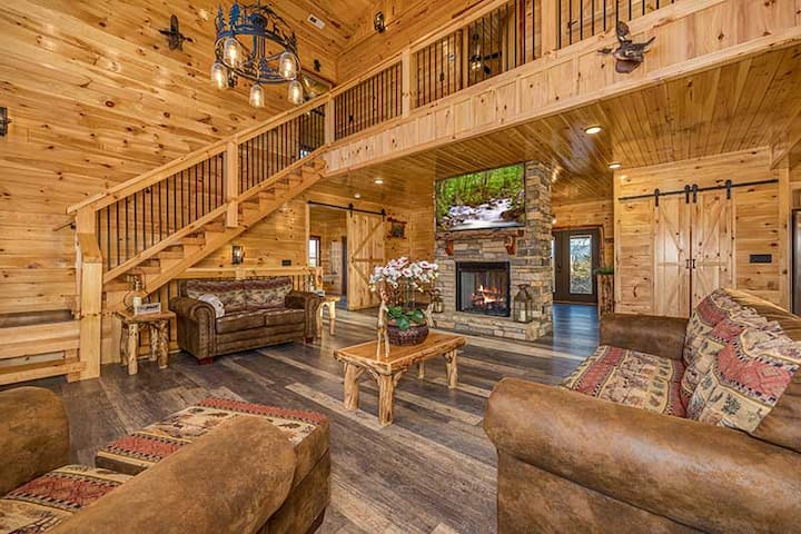 Дървена колиба под наем с камина